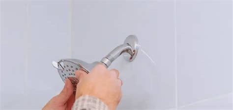 Shower Leaking Behind The Wall (Why & How To Fix。